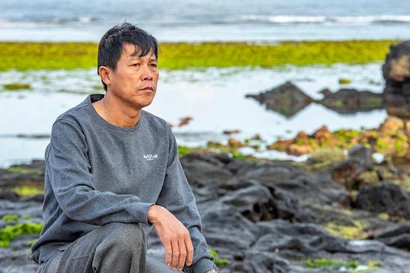 Bộ xương cá voi khổng lồ như khủng long được bảo quản tại đảo Lý Sơn. Theo tín ngưỡng dân gian, ngư dân gọi là Cá Ông, Đức Ngư, Thần Nam Hải đại tướng quân Ảnh: Lê Văn Chương