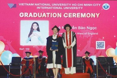 IU - UWE cho tôi nền tảng để tự tin bước ra thế giới