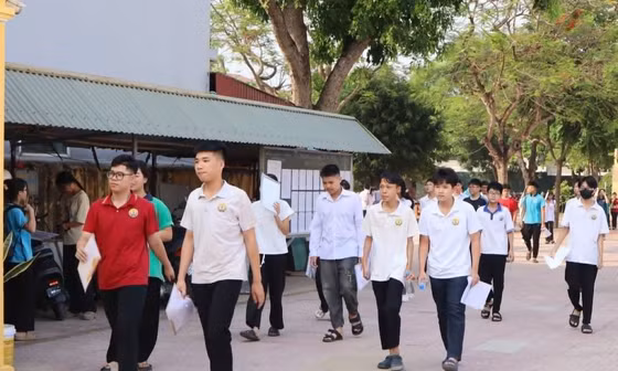 Đề thi Văn vào lớp 10 ở Hải Phòng chọn chủ đề tình mẹ, lòng biết ơn gia đình