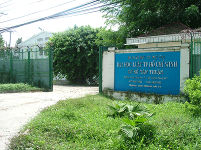 Thủ khoa ĐH Luật TPHCM đạt 27 điểm