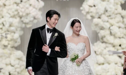 Kim Woo Bin - Shin Min Ah hoạt động năng suất sau hôn lễ, quảng cáo "tằng tằng"