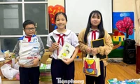 Dành dụm từng đồng lẻ, học sinh Đà Nẵng góp sách vở tặng bạn vùng lũ