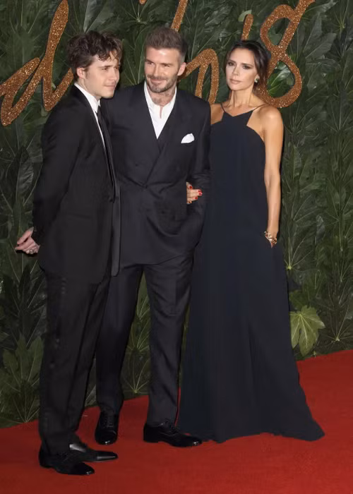 Vợ chồng Beckham thất vọng khi con trai quên mất gốc gác. Ảnh: Getty Images. Vợ chồng Beckham thất vọng khi con trai quên mất gốc gác. Ảnh: Getty Images.