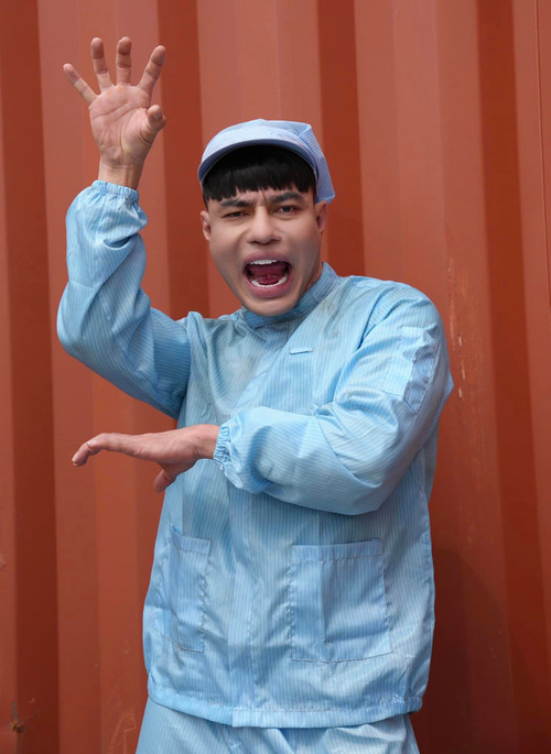 Lê Dương Bảo Lâm liên tục gây tranh cãi vì những trò lố. Lê Dương Bảo Lâm liên tục gây tranh cãi vì những trò lố.