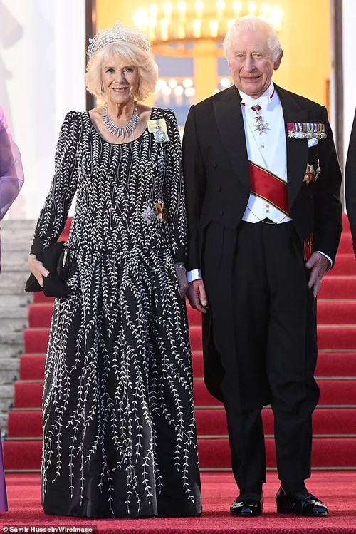 Hoàng hậu Camilla có thể không mang vương trượng ngà voi trong lễ đăng cơ của Vua Charles. Ảnh: Wire Images. Hoàng hậu Camilla có thể không mang vương trượng ngà voi trong lễ đăng cơ của Vua Charles. Ảnh: Wire Images.