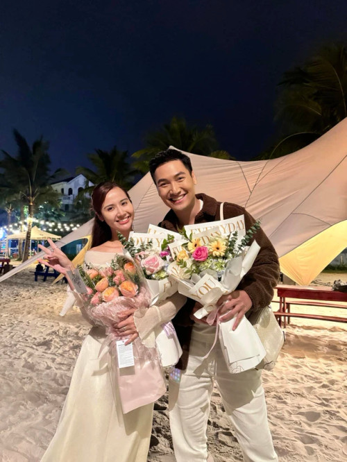 Huyền Lizzie và Mạnh Trường trong cảnh quay cuối phim Chúng ta của 8 năm sau.