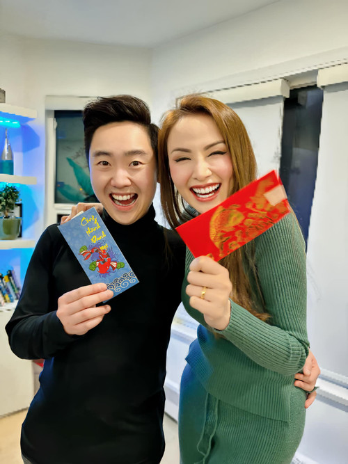Khoảnh khắc đời thường của Diễm Hương và chồng trong ngày đầu năm mới.