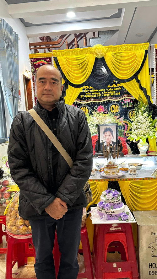 Đạo diễn Nhâm Minh Hiền tiễn biệt đàn em lần cuối.