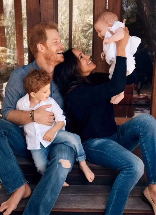 Harry và Meghan tổ chức lễ rửa tội cho con gái Lilibet ngày 3/3. Ảnh: Duke and Duchess of Sussex. Harry và Meghan tổ chức lễ rửa tội cho con gái Lilibet ngày 3/3. Ảnh: Duke and Duchess of Sussex.