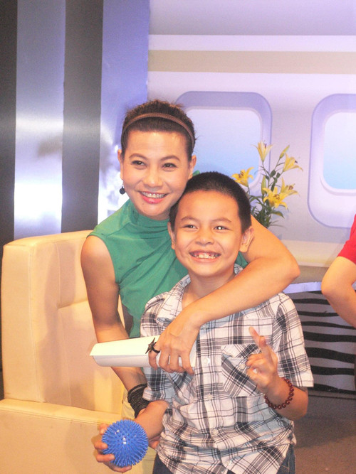 Cát Phượng và con trai ngày bé. Cát Phượng và con trai ngày bé.