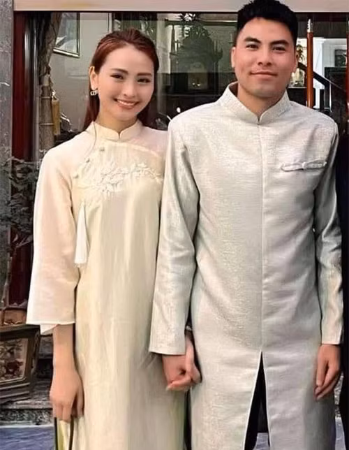 Hình ảnh dấy lên nghi vấn MC Huyền Trang hẹn hò Đức Huy.
