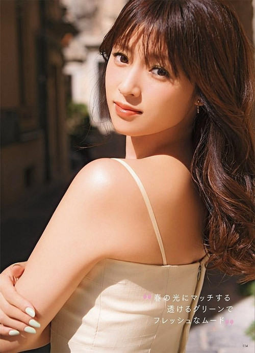 "Người tình trong mơ của đàn ông Nhật Bản" Fukada Kyoko bị bắt gặp ngoại tình với đạo diễn hơn tuổi.