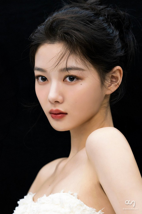 Kim Yoo Jung quyến rũ khi vào vai tiểu thư tài phiệt trong My Demon. Kim Yoo Jung quyến rũ khi vào vai tiểu thư tài phiệt trong My Demon.