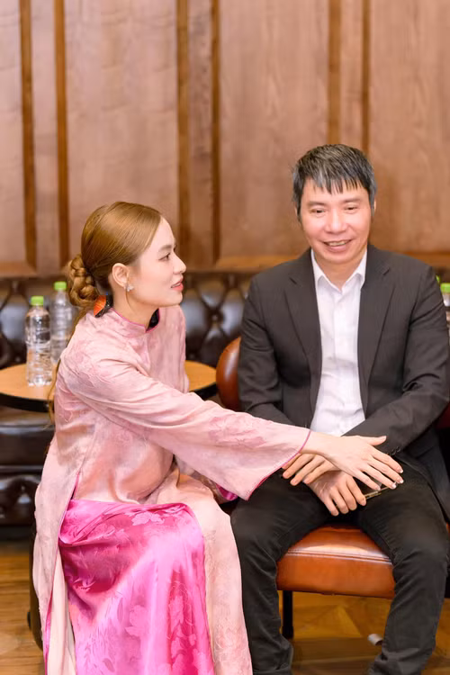 NSND Công Lý tại sự kiện ra mắt phim ca nhạc của Hoàng Thùy Linh.