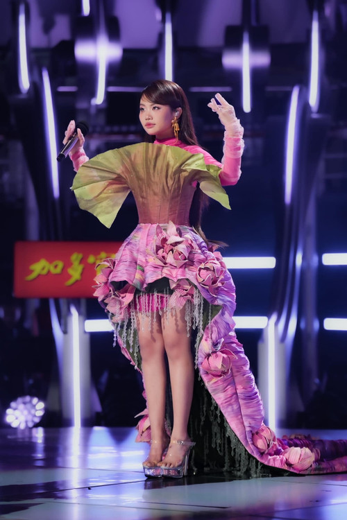 Phương Mỹ Chi ghi điểm với chiếc váy lấy cảm hứng từ hoa sen. Ảnh: NVCC.