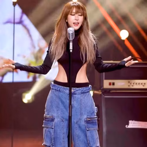Kim Wan Sun từng bị cấm sóng 6 tháng vì có màn trình diễn quá khiêu gợi. Ảnh: IG.