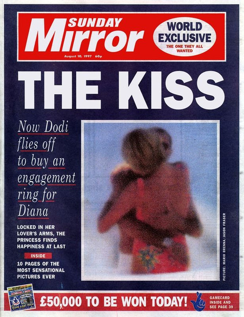 Bức The Kiss nổi tiếng trên trang nhất tờ Sunday Mirror vào năm 1997.