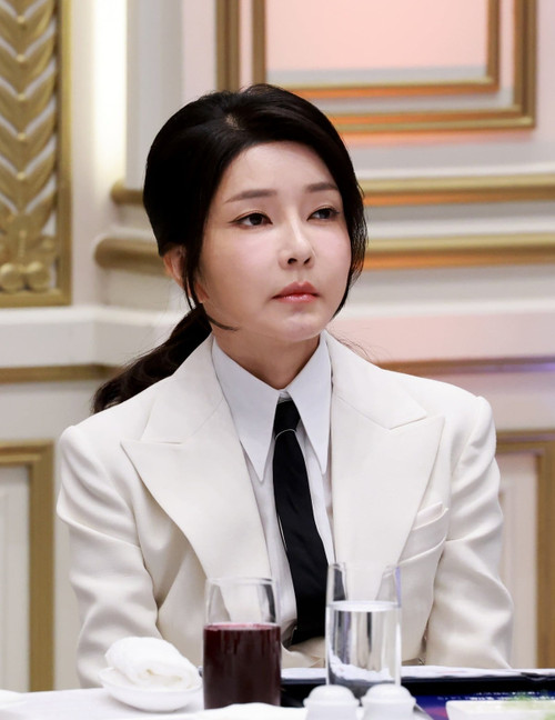 Người Hàn Quốc đổ xô đi xem phim tài liệu về Đệ nhất phu nhân Kim Keon Hee. Ảnh: Yonhap.