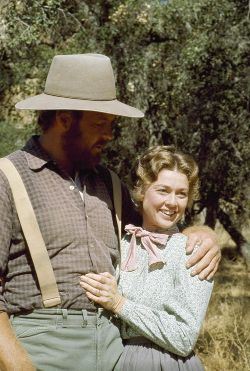 Vợ chồng Alice và Jonathan Garvey trong Little House on the Prairie. Ảnh: NBC.