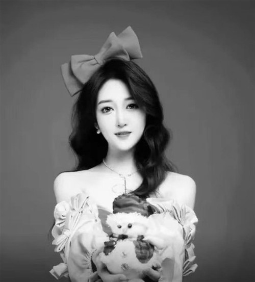 “Em bé thiên niên kỷ” Qianqian qua đời ở tuổi 25. Ảnh: Weibo. “Em bé thiên niên kỷ” Qianqian qua đời ở tuổi 25. Ảnh: Weibo.