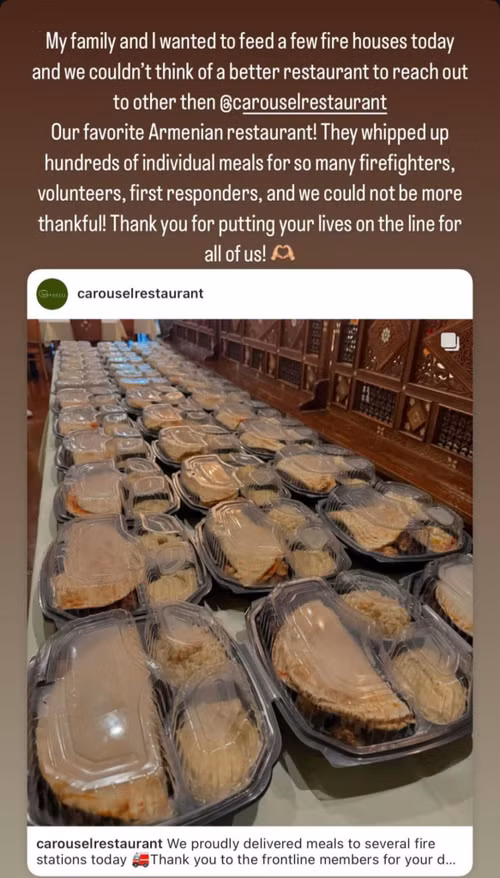 Gia đình Kardashians tặng hàng trăm suất cơm trị giá 2.500 USD cho lính cứu hỏa. Ảnh: IG. Gia đình Kardashians tặng hàng trăm suất cơm trị giá 2.500 USD cho lính cứu hỏa. Ảnh: IG.