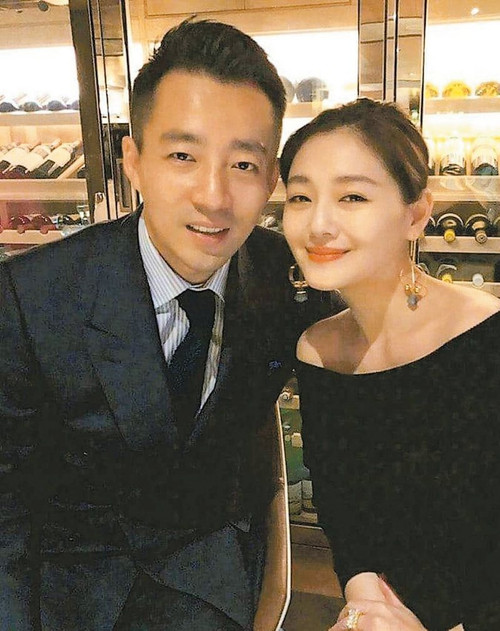 Uông Tiểu Phi có cuộc hôn nhân ồn ào với Từ Hy Viên. Uông Tiểu Phi có cuộc hôn nhân ồn ào với Từ Hy Viên.