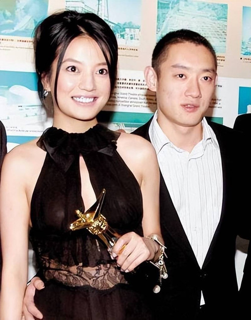 Uông Vũ và Triệu Vy từng có một năm yêu nhau. Uông Vũ và Triệu Vy từng có một năm yêu nhau.