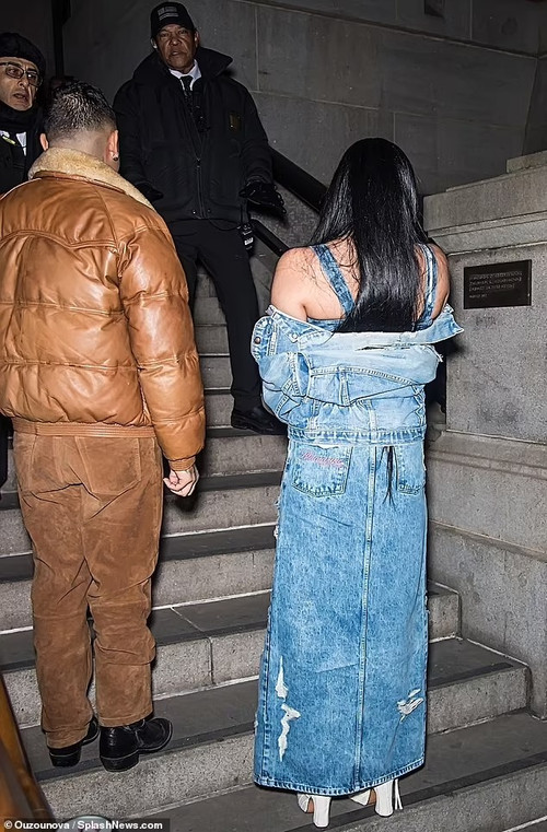 Lourdes Leon bị chặn không cho vào xem show thời trang. Ảnh: SplashNews. Lourdes Leon bị chặn không cho vào xem show thời trang. Ảnh: SplashNews.