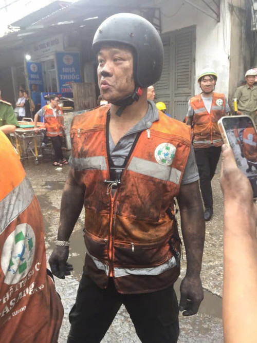 Anh Phạm Quốc Việt sau một cuộc cứu hộ, cứu nạn trên địa bàn thành phố Hà Nội Anh Phạm Quốc Việt sau một cuộc cứu hộ, cứu nạn trên địa bàn thành phố Hà Nội