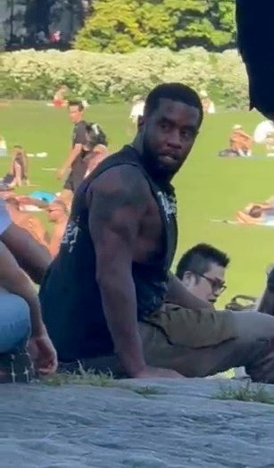 Diddy được nhìn thấy vài giờ trước khi bị bắt vào ngày 16/9. Ảnh: SWNS. Diddy được nhìn thấy vài giờ trước khi bị bắt vào ngày 16/9. Ảnh: SWNS.