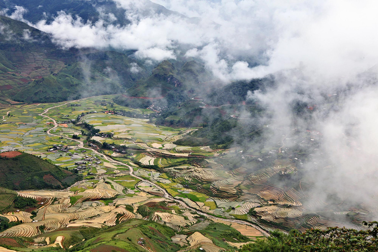 Chúng tôi đã ghi được thời khắc tuyệt vời này. Từ những tấm ảnh chúng tôi chia sẻ, nhiều bè bạn nhiếp ảnh cũng âm thầm chuẩn bị hành trang, để có thể may mắn gặp được phong cảnh kỳ thú mây luồn trên những thửa ruộng bậc thang tuyệt đẹp nơi đây.