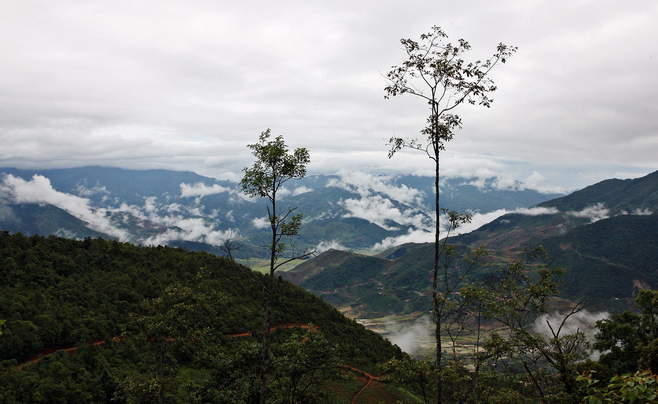 Chúng tôi đã có gần 10 năm, mỗi năm 2 lần lên nơi này nhưng để gặp cảnh mây tràn vào bản làng, vào ruộng bậc thang chỉ có một lần duy nhất.