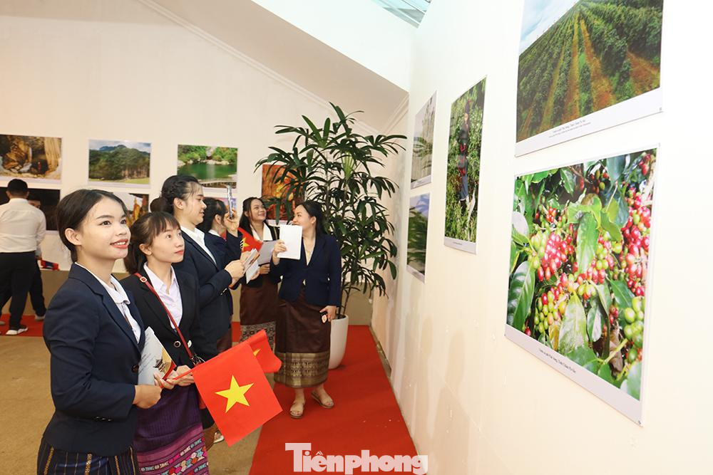 Triển lãm với chủ đề &quot;Tình hữu nghị Lào-Việt Nam đời đời bền vững&quot; mở cửa đón công chúng từ ngày 19-21/7 tại Trung tâm Nghệ thuật và Văn hóa Việt Nam.