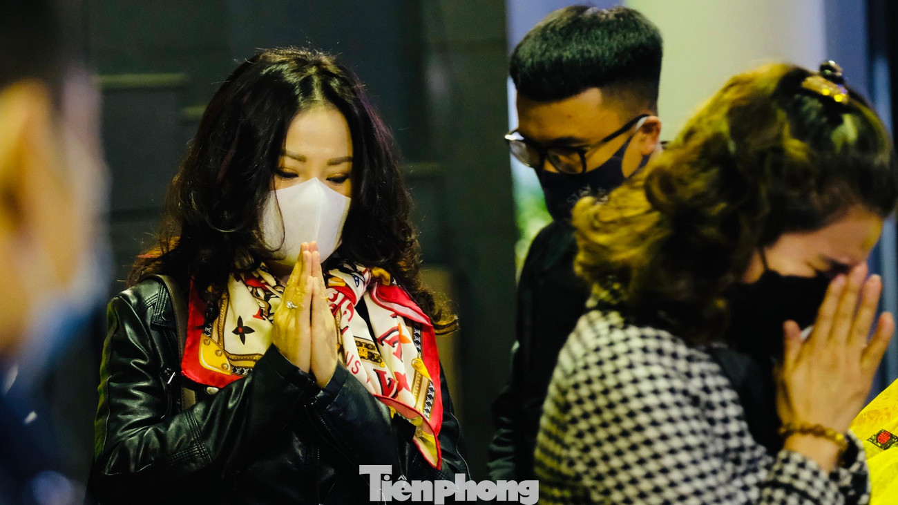 Đau buồn trước sự ra đi của nhạc sĩ tài hoa. Đau buồn trước sự ra đi của nhạc sĩ tài hoa.