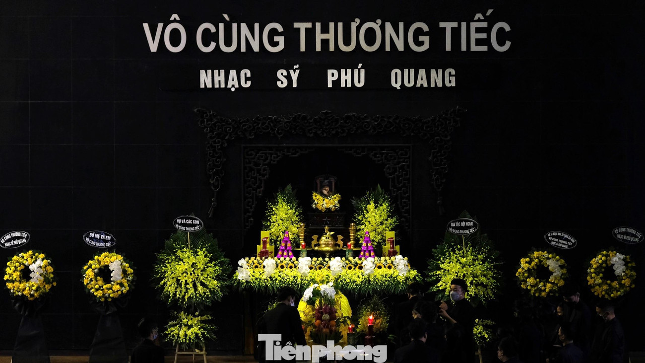 Mùa đông Hà Nội tiễn biệt Phú Quang. Mùa đông Hà Nội tiễn biệt Phú Quang.