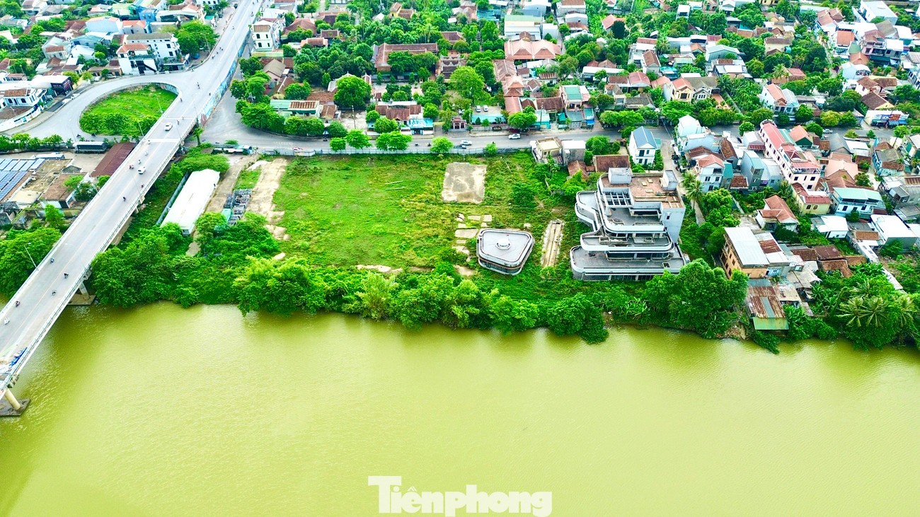 Theo phê duyệt, dự án có tổng diện tích thực hiện hơn 12.080m2, thời hạn thuê đất 50 năm kể từ ngày công nhận kết quả trúng đấu giá, với tổng mức đầu tư hơn 200 tỷ đồng. Theo kế hoạch ban đầu, công trình tổ hợp thương mại dịch vụ sẽ hoàn thành trong vòng 24 tháng và đưa vào khai thác đầu năm 2021.