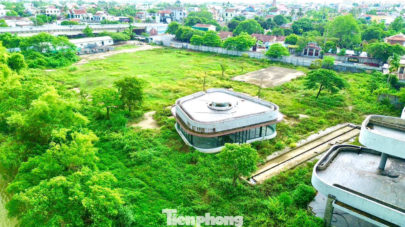 Thành phố yêu cầu Sở Tài nguyên và Môi trường (nay là Sở Nông nghiệp và Môi trường), Sở Xây dựng theo dõi, đôn đốc tiến độ thực hiện.
