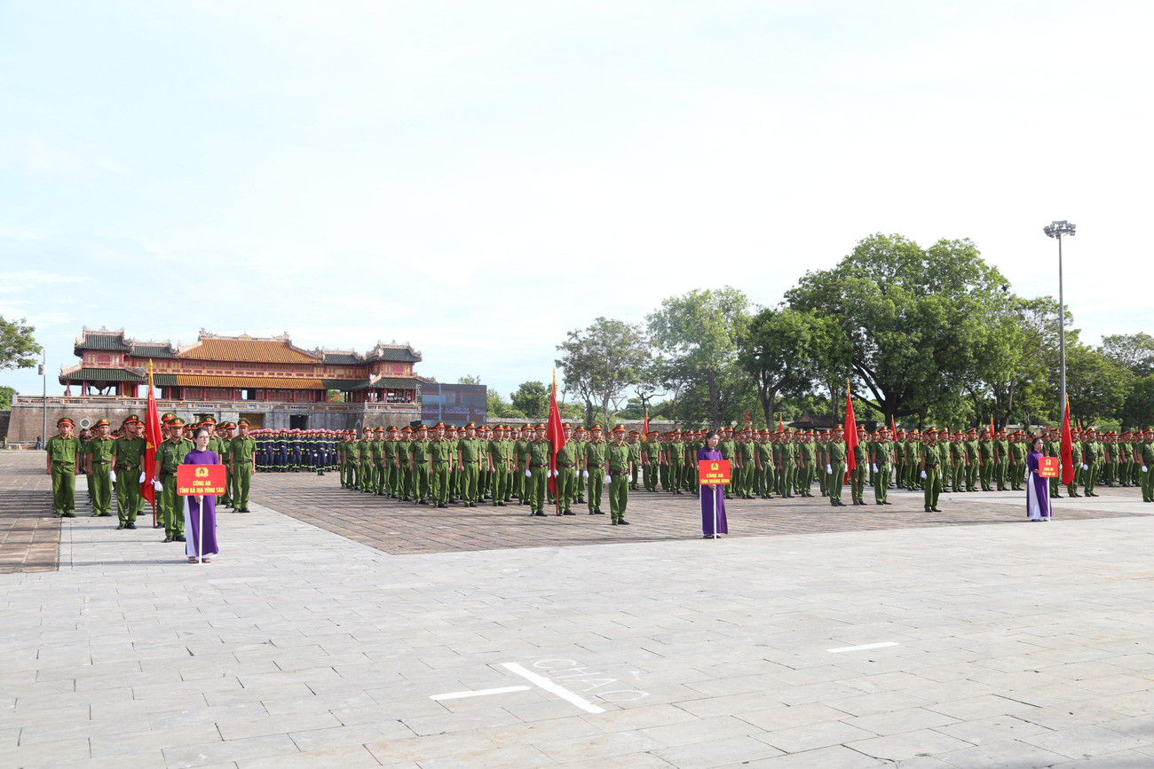 Theo Công an tỉnh TT-Huế - đơn vị đăng cai, vòng chung kết Hội thi điều lệnh, bắn súng, võ thuật Công an Nhân dân khu vực phía Nam năm 2022 diễn ra tại Huế từ ngày 4 đến 6/7, với sự tham gia của 16 đoàn đạt giải Nhất, Nhì, Ba qua các vòng loại gồm: Trường ĐH Cảnh sát Nhân dân, Công an TPHCM, Cần Thơ, Công an các tỉnh Lâm Đồng, Tiền Giang, Gia Lai, Trà Vinh, Phú Yên, Quảng Nam, Bà Rịa - Vũng Tàu, Kiên Giang, Quảng Bình, Bình Dương, Đồng Nai, Đắk Lắk và Công an TT-Huế.