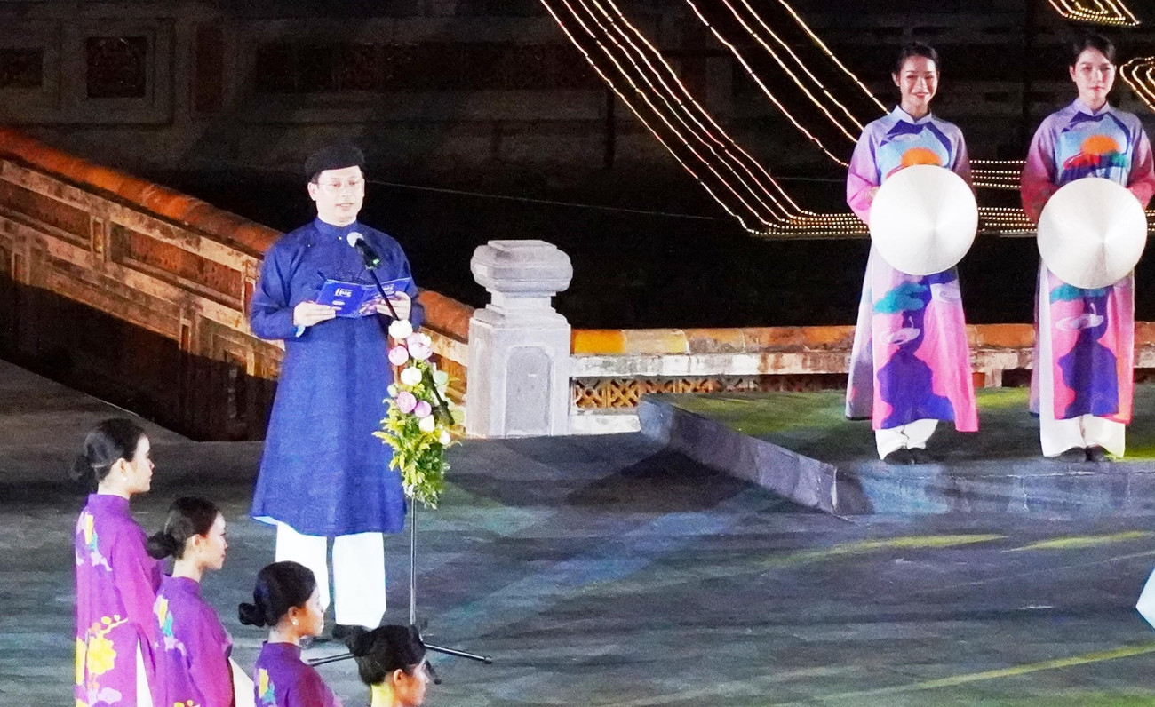 Tại đêm khai màn, ông Nguyễn Thanh Bình - Phó Chủ tịch UBND tỉnh TT-Huế, Trưởng Ban Tổ chức Festival Huế 2022, khẳng định: Trải qua hơn 20 năm, Festival Huế với giá trị thương hiệu của mình đã thật sự là một lễ hội văn hóa - nghệ thuật có quy mô quốc gia và tầm cỡ quốc tế, góp phần giới thiệu tinh hoa văn hóa Huế, quảng bá điểm đến xinh đẹp, an toàn, thân thiện Cố đô Huế - Việt Nam, tạo động lực phát triển kinh tế, xã hội của tỉnh TT-Huế.