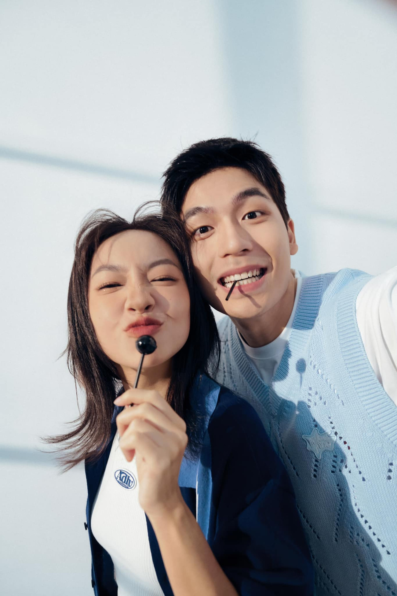 Sự ăn ý trong diễn xuất của Quốc Anh và Hoàng Hà khiến khán giả hoài nghi họ có tình cảm ngoài đời thực. Sự ăn ý trong diễn xuất của Quốc Anh và Hoàng Hà khiến khán giả hoài nghi họ có tình cảm ngoài đời thực.