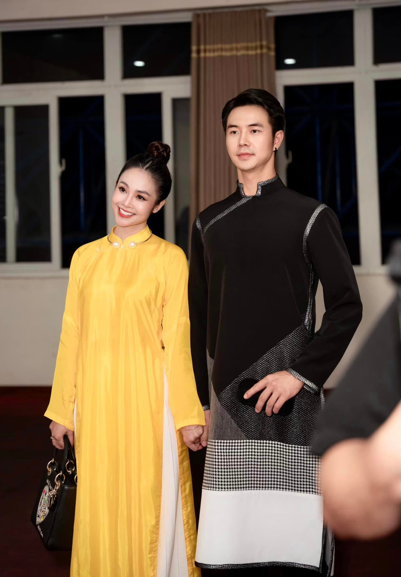 Đức Hiếu và vợ - MC Thùy Linh.