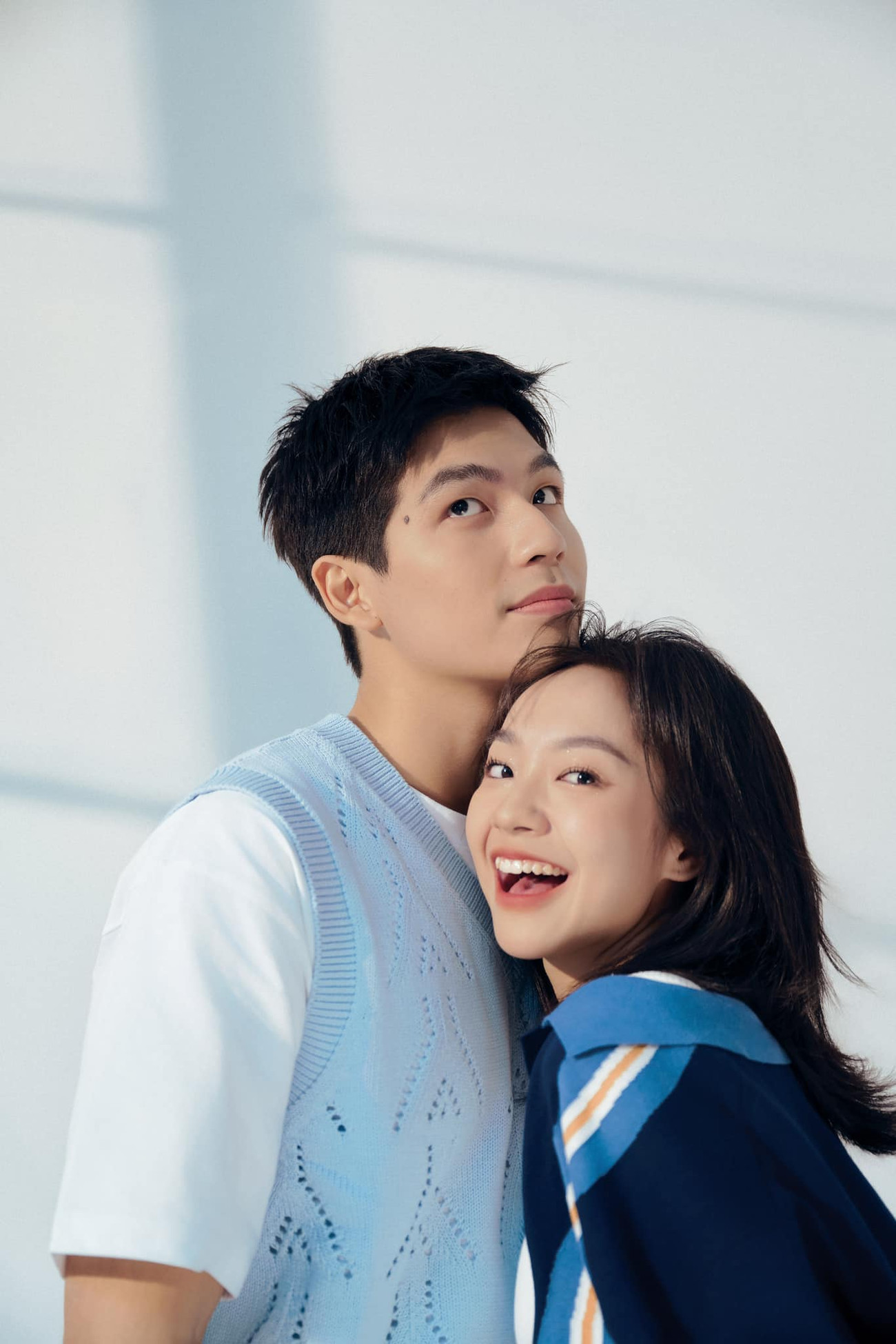 Sự ăn ý trong diễn xuất của Quốc Anh và Hoàng Hà khiến khán giả hoài nghi họ có tình cảm ngoài đời thực. Sự ăn ý trong diễn xuất của Quốc Anh và Hoàng Hà khiến khán giả hoài nghi họ có tình cảm ngoài đời thực.