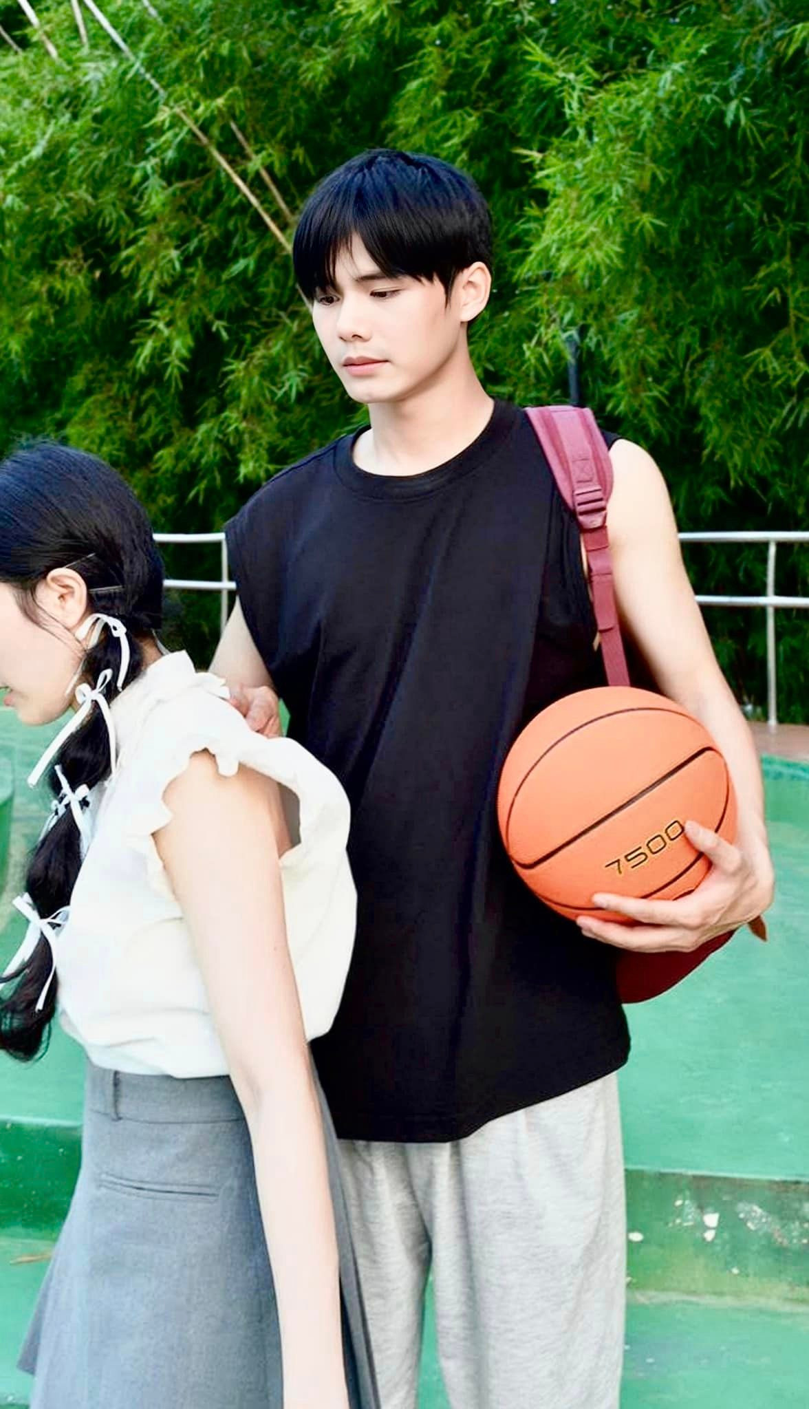 Quốc Toàn mong muốn được thử sức ở nhiều dạng vai với nhiều số phận khác nhau. Quốc Toàn mong muốn được thử sức ở nhiều dạng vai với nhiều số phận khác nhau.