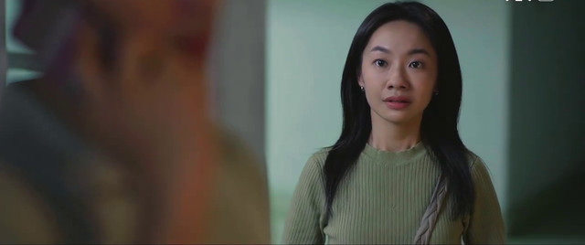 Lâm bất lực khi hoàn cảnh xô đẩy khiến anh phải đánh đổi tình yêu để cứu người thân.