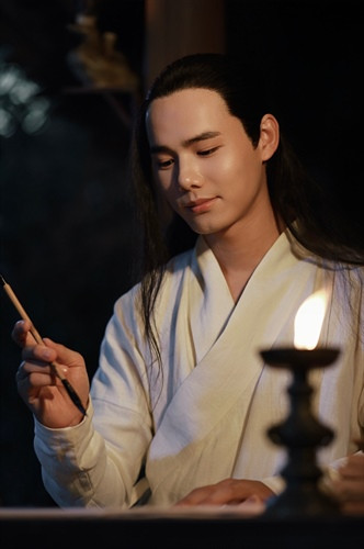 Tạo hình nhân vật Đặng Trần Côn của Quốc Toàn trong phim Hồng Hà nữ sĩ. Tạo hình nhân vật Đặng Trần Côn của Quốc Toàn trong phim Hồng Hà nữ sĩ.