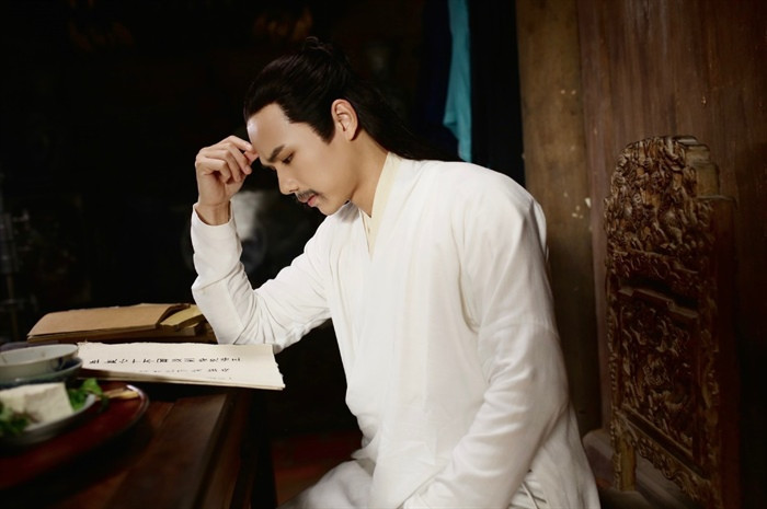 Tạo hình nhân vật Đặng Trần Côn của Quốc Toàn trong phim Hồng Hà nữ sĩ. Tạo hình nhân vật Đặng Trần Côn của Quốc Toàn trong phim Hồng Hà nữ sĩ.