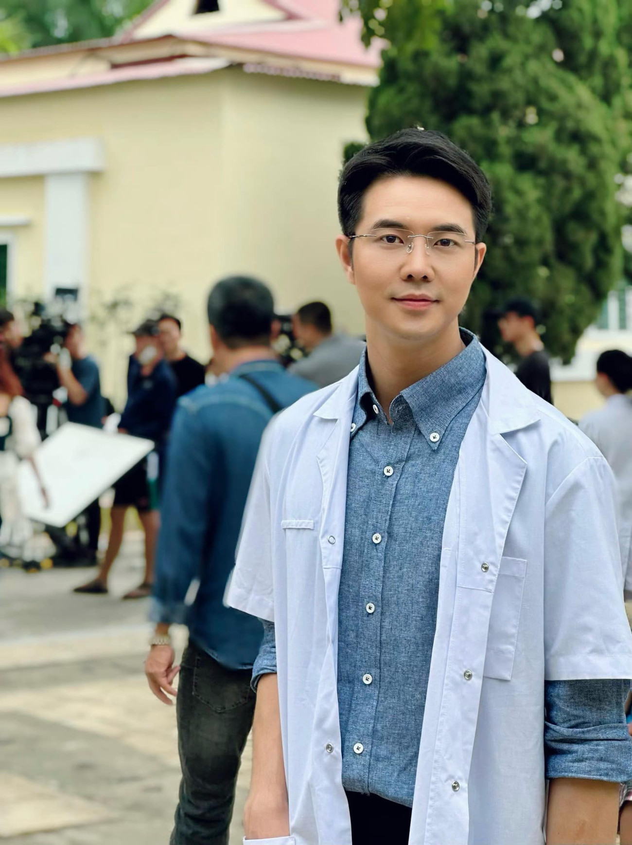 Vì quá nhập vai, nhiều khán giả lầm tưởng Đức Hiếu là bác sĩ thật, hỏi chuyện và nhờ tư vấn sức khỏe.