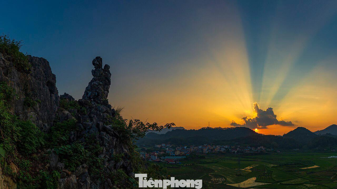 Mới đây, nhiếp ảnh gia trẻ Chu Văn Minh (SN 1994), dân tộc Nùng, sinh sống tại phường Tam Thanh, thành phố Lạng Sơn đã trưng bày tác phẩm "Hồn Vọng phu 2" tại triển lãm ảnh “Việt Nam qua ống kính nhiếp ảnh gia quốc tế” (do Cục Mỹ thuật – Nhiếp ảnh và Triển lãm, Bộ Văn hoá – Thể thao và Du lịch tổ chức tại tỉnh Ninh Bình).