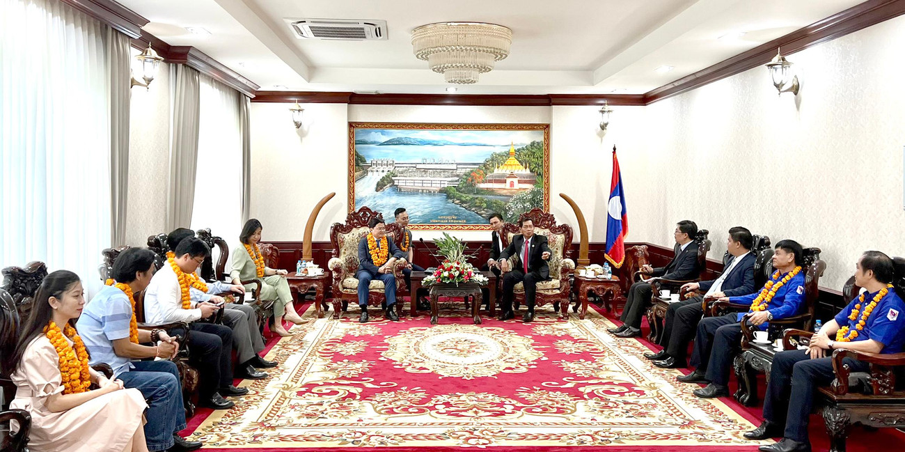 Đoàn đại biểu cấp cao T.Ư Đoàn TNCS Hồ Chí Minh chào xã giao lãnh đạo tỉnh Viêng Chăn. Đoàn đại biểu cấp cao T.Ư Đoàn TNCS Hồ Chí Minh chào xã giao lãnh đạo tỉnh Viêng Chăn.