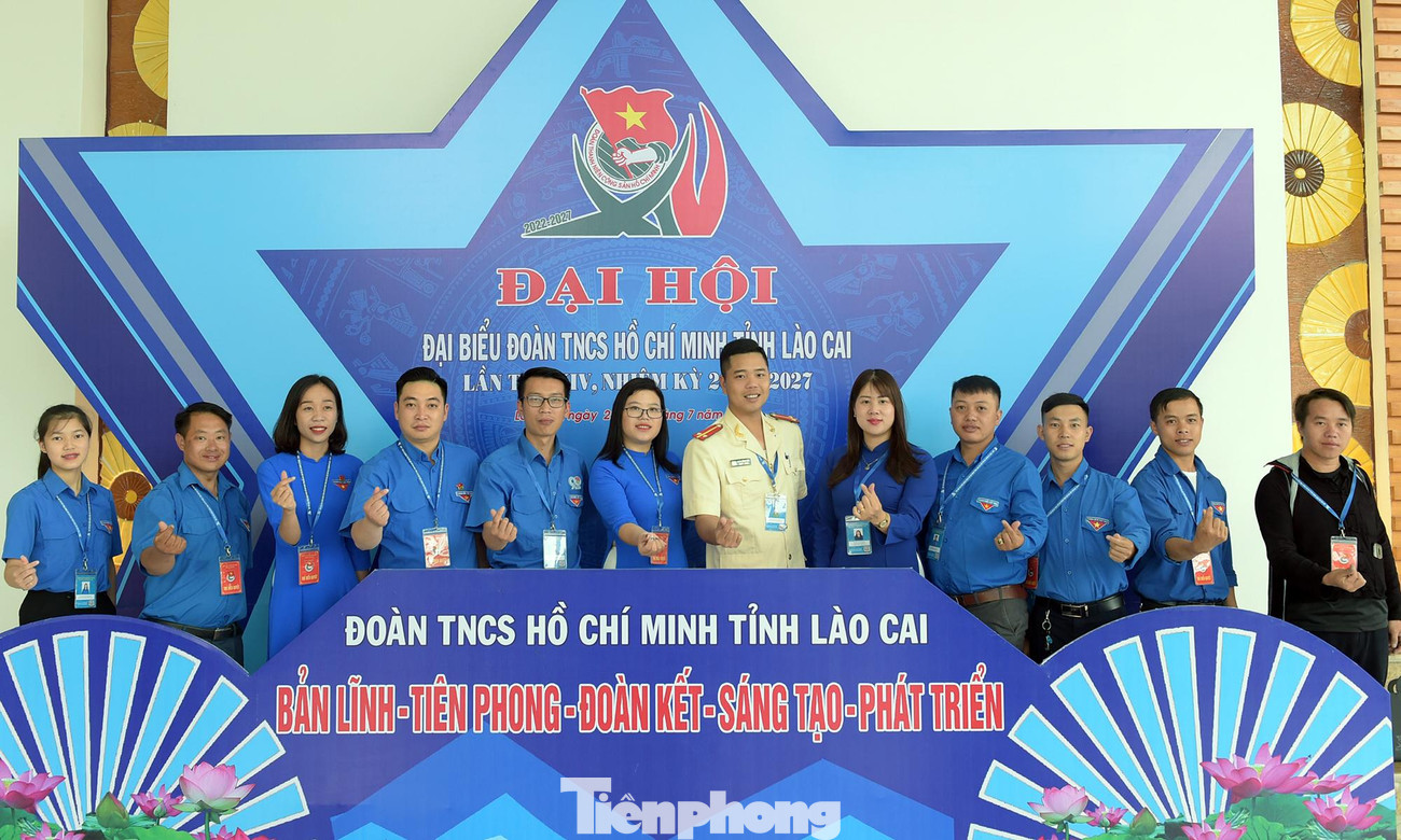 Trong đó, có 96 đại biểu nữ; 178 đại biểu là đảng viên; 129 đại biểu là người dân tộc thiểu số (chiếm hơn 54,9%). Về trình độ học vấn, có 1 Tiến sỹ, 21 thạc sỹ và 178 cử nhân đại học.